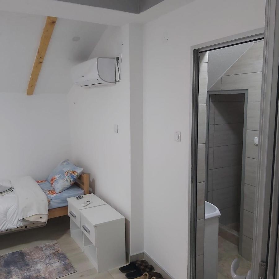 Apartamento Yugoslavija 2 Centar Aleksandrovac Exterior foto