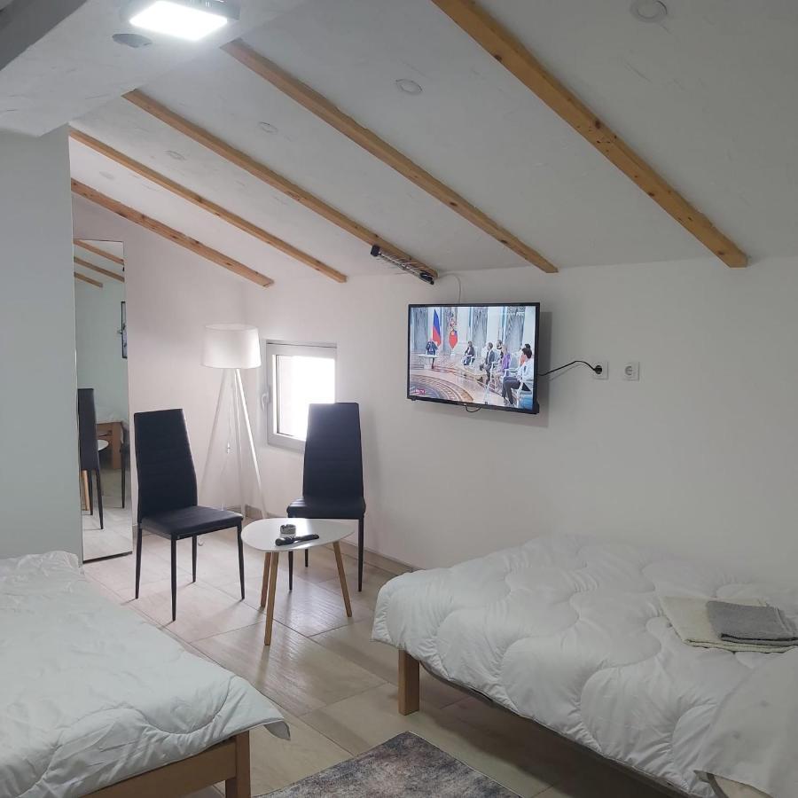 Apartamento Yugoslavija 2 Centar Aleksandrovac Exterior foto