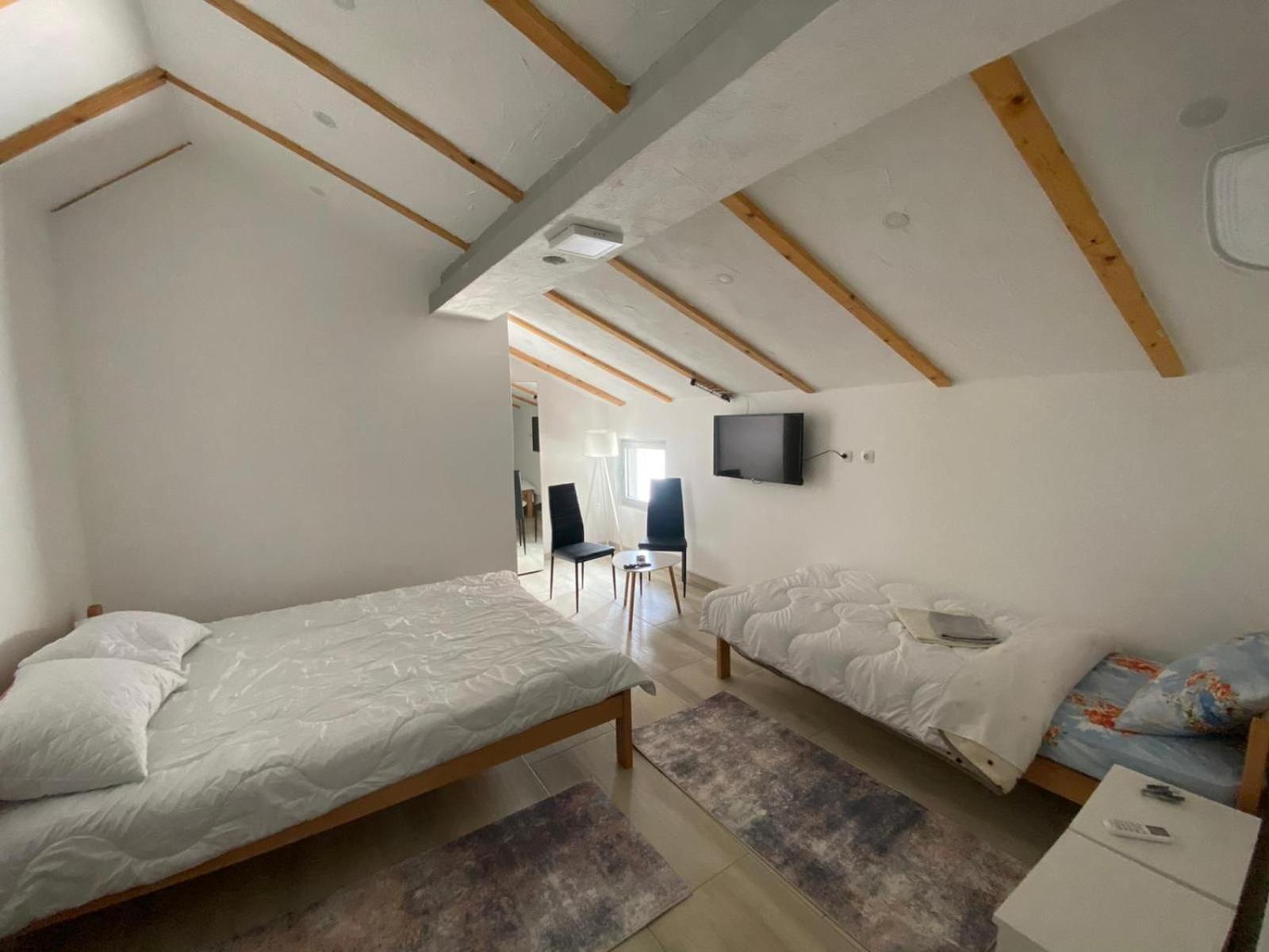Apartamento Yugoslavija 2 Centar Aleksandrovac Exterior foto