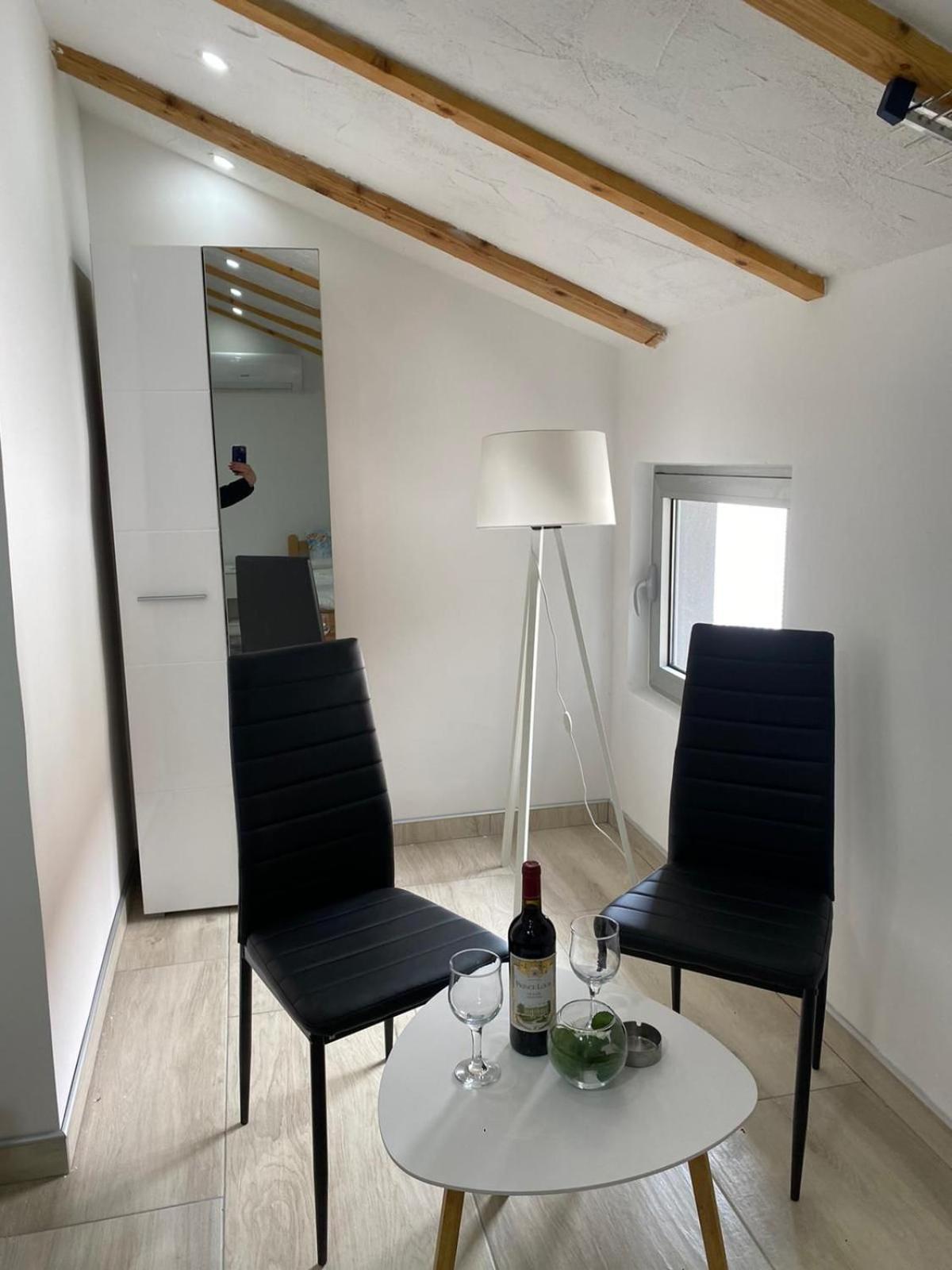 Apartamento Yugoslavija 2 Centar Aleksandrovac Exterior foto